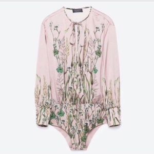 Zara long sleeve Bodysuit in Size M
